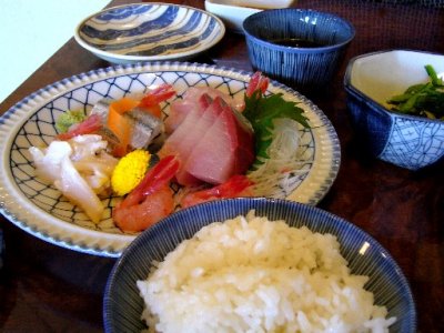 Sashimi n rice (yummy)