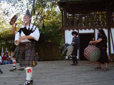 It's time for Men in Kilts and bagpipes!  TARTANIC!