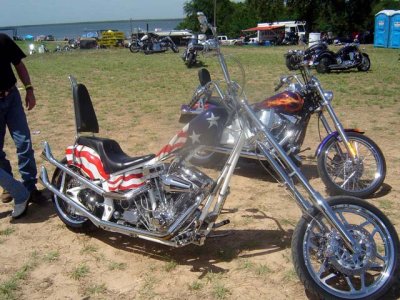 Reminds me of the captain america bike from Easy Rider