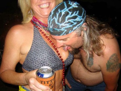 Then she spiller her beer and I had to help