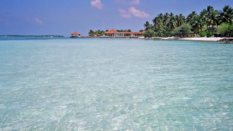 Farukolufushi Island