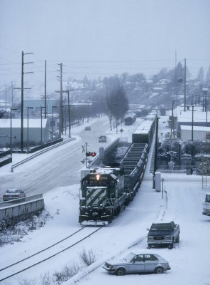 A BN southbound train on the Bellingham waterfront in the snow.