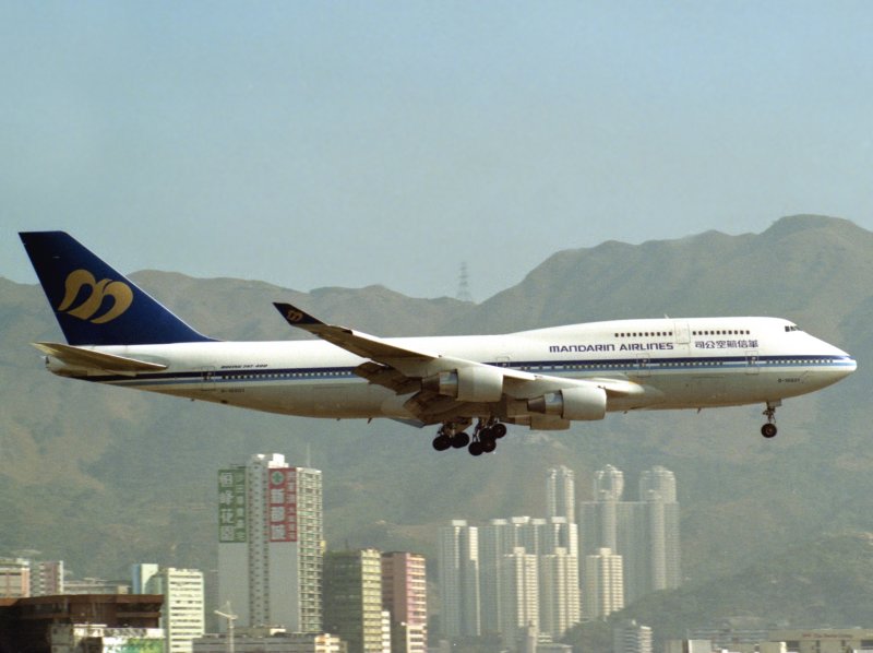 short finals to HKGs KAI TAK, where the big boys went....