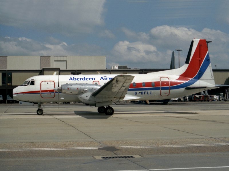 HS748 LGW