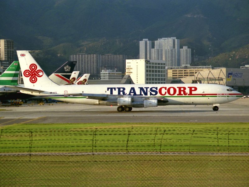'Kowloon Trader' at HKG Kai Tak 1987.