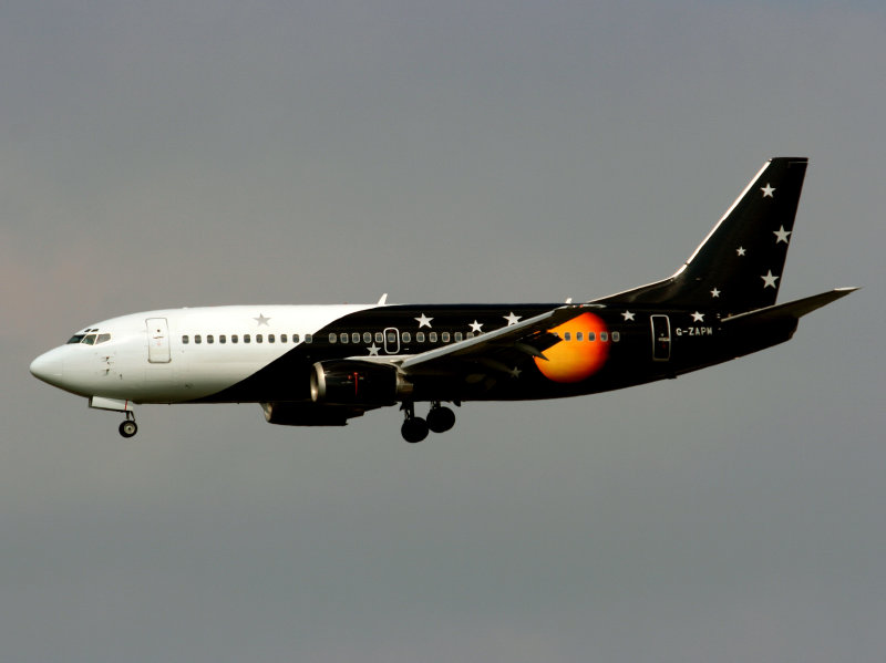 B737-300 G-ZAPM
