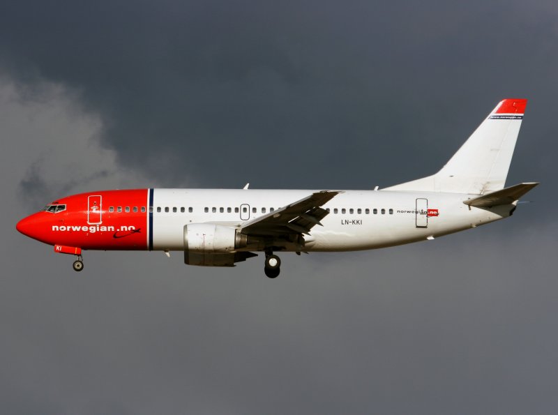 B737-300 LN-KKI