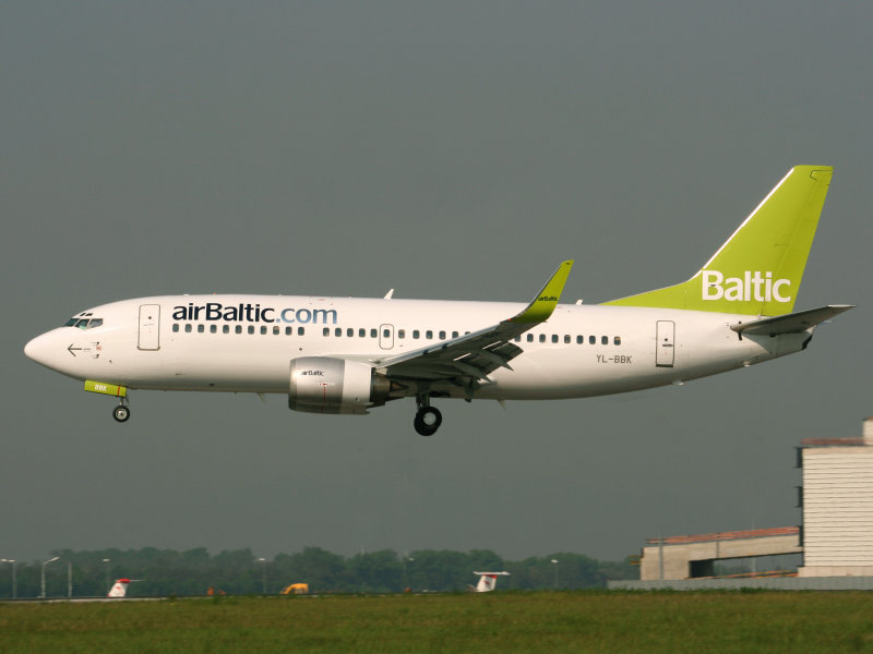 B737-300 YL-BBK