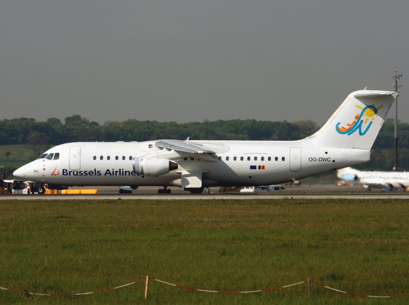 Avro RJ-100 OO-DWC
