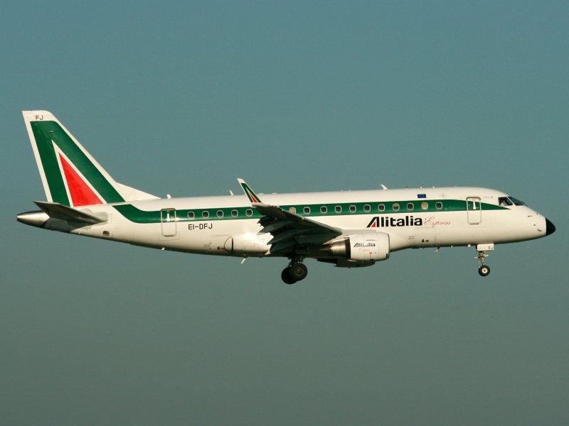 EMB175 EI-DFJ