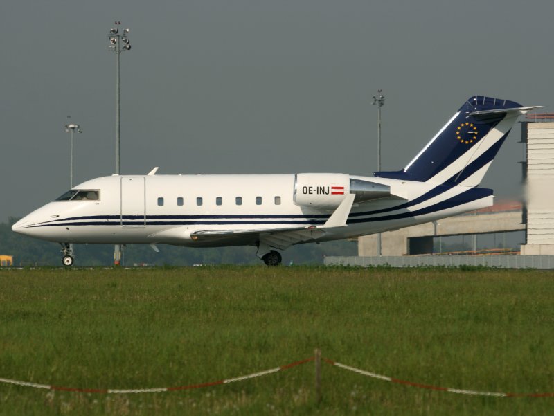 CL600 OE-INJ at VIE Apr 07.