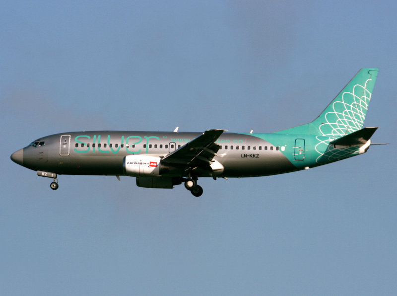 B737-300 LN-KKZ