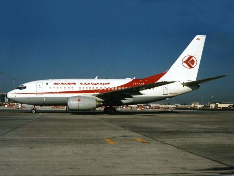 B737-600 7T-VJQ