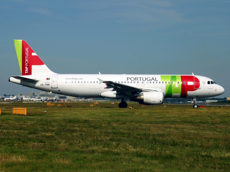 A-320 CS-TNK