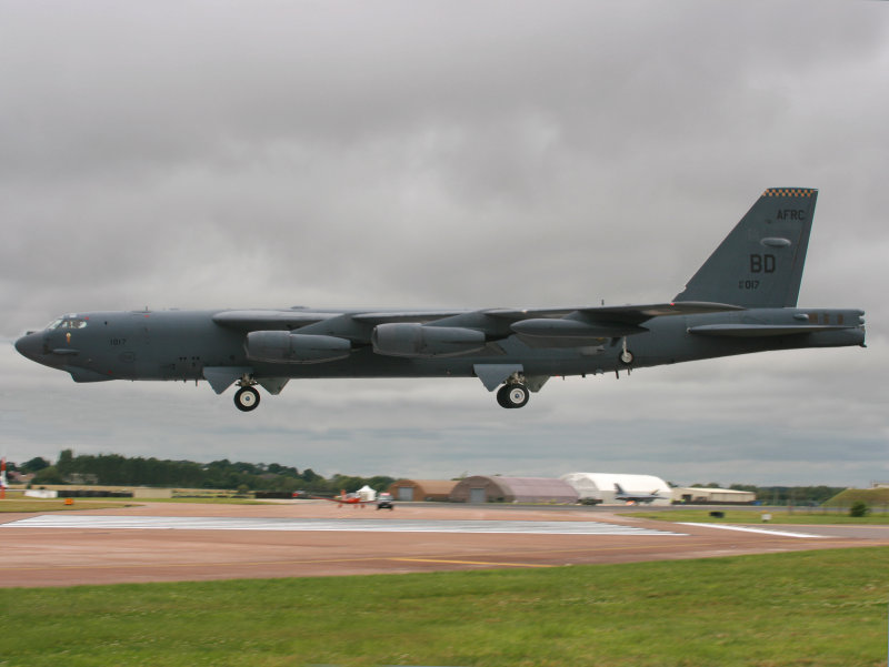 B-52 81017 'sideon' on 16-07-07.