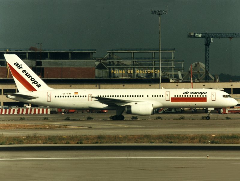 B757-200 EC-897