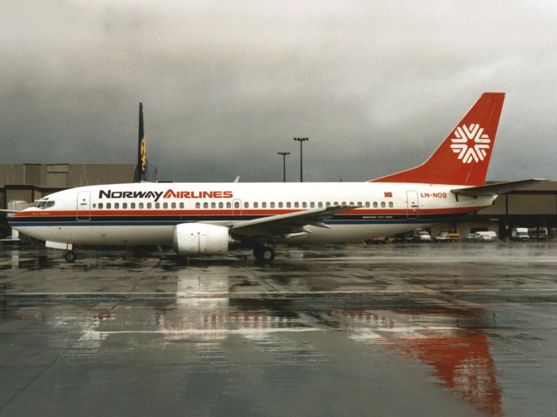 B737-300 LN-NOS