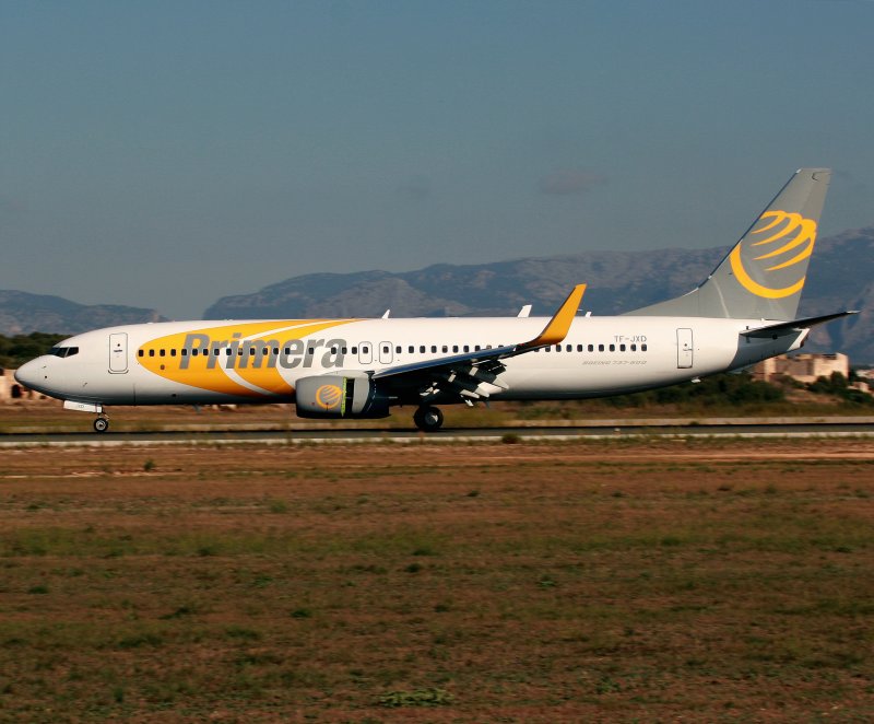 B.737-800 TF-JXD