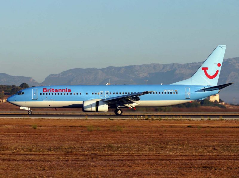 B737-800 SE-DZV