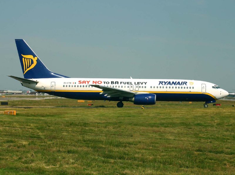 B737-800 EI-CTB