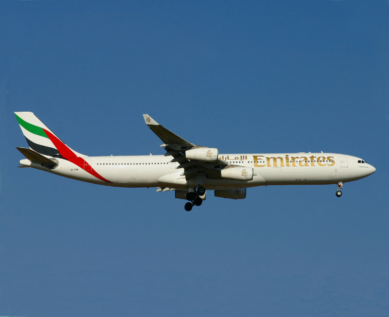 A340-300 A6-ERM.