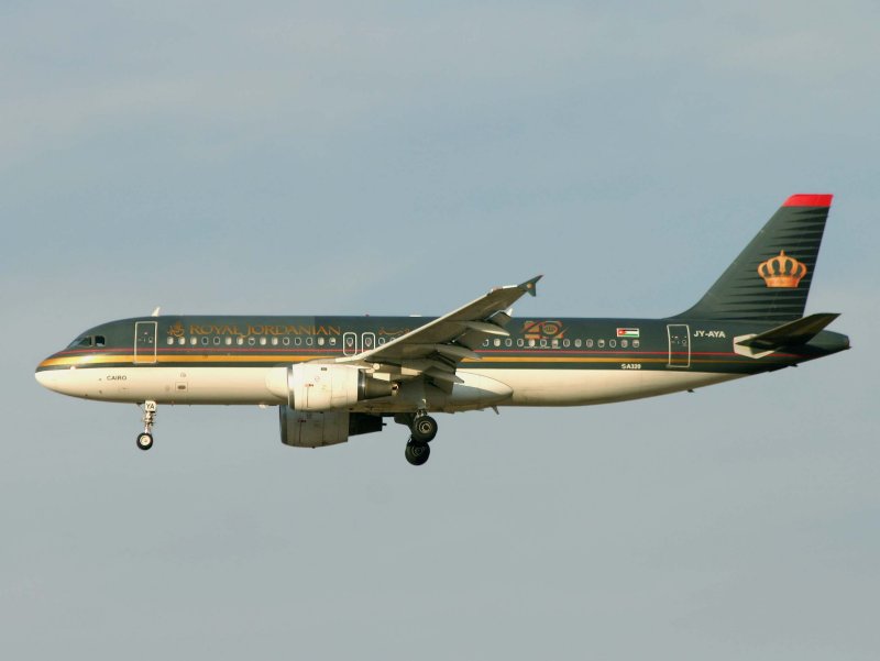 A320 JY-AYA