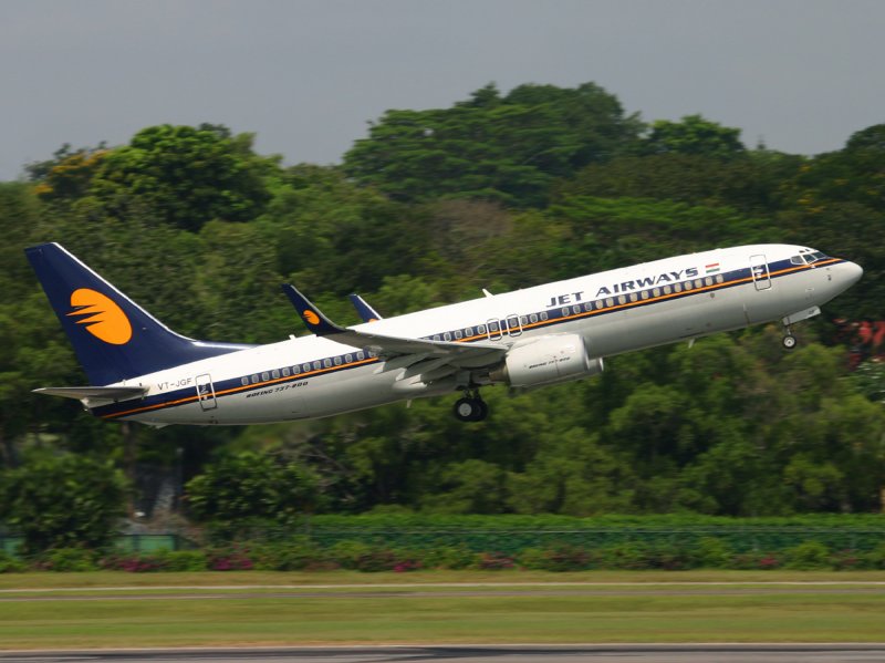 B737-800  VT-JGF