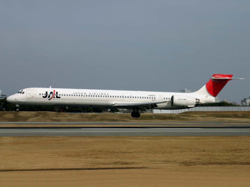 MD90 JA-8063