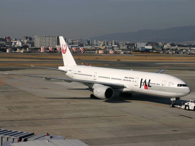 B777-300 JA-8982