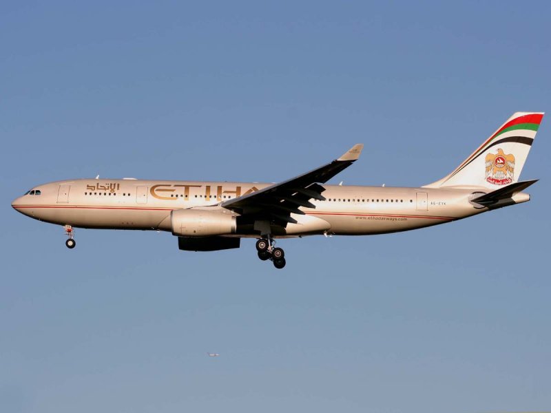 A330-200 A6-EYK 