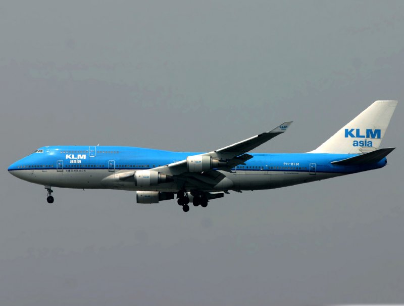 B747-400 PH-BTH