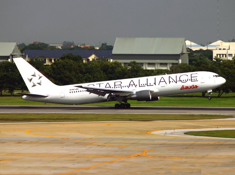 B767-300 OE-LAW