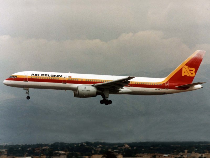 B757-200 OO-ILI