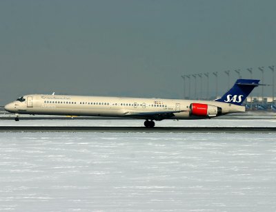 MD-90 LN-ROA