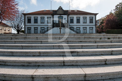 O Edifcio dos Antigos Paos do Concelho e o Pelourinho