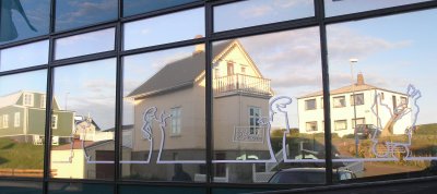 What Kaupthing finances is reflected in their windows.jpg