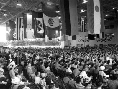 1943 - crowd listening to Pan American President Juan Trippe at new hangar dedication