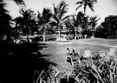1960 - the pool and garden area at the Silver Sands motel at 301 Ocean Drive, Key Biscayne