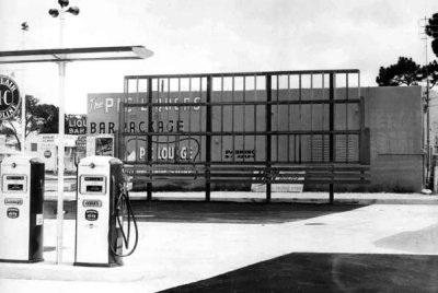 1957 - Sinclair gas station and Pic Liquor Lounge at northeast corner of NW 103 Street and 27 Avenue, Miami