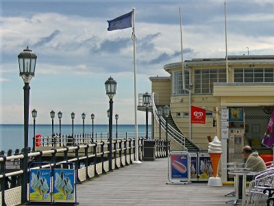 A ON WORTHING PIER . 2   783