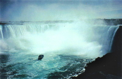 CANADA - MAID IN THE MIST BOAT