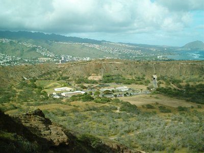 DIAMOND HEAD CLIMB2.JPG