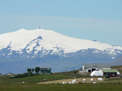 A farm beneath the glacier