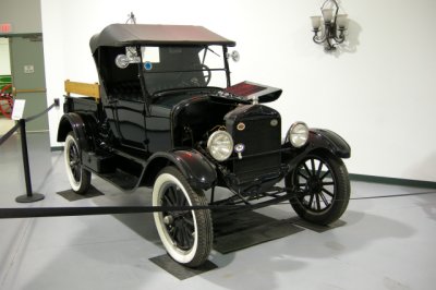 1927 Ford Model T Runabout Pickup. ISO 100, 1/4.3 sec., f/2.7, manual WB, metal halide.