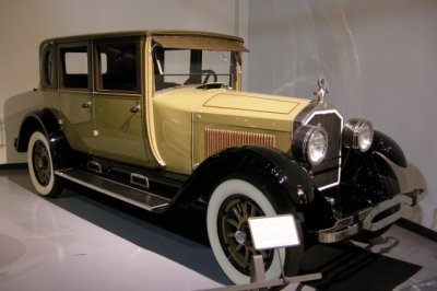 1925 Stearns-Knight Sedan. ISO 400, 1/7.6 sec., f/2.7.