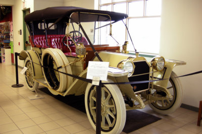 1912 Stearns-Knight Runabout, AACA Museum, Hershey, Pa. ISO 100, 1/10.7 sec., f/2.7. (PP)