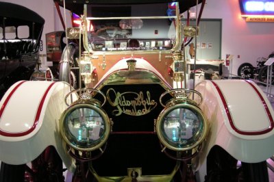 1911 Oldsmobile Limited, AACA Museum, Hershey, Pa. ISO 400, 1/4.6 sec., f/2.7.