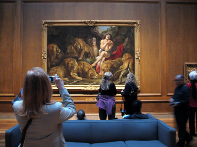 Rubens's masterpiece attracts an audience.
