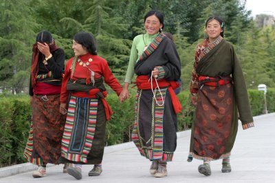 Tibetan-beauties.jpg
