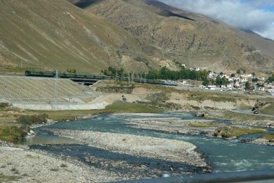Tibetan-railway.jpg